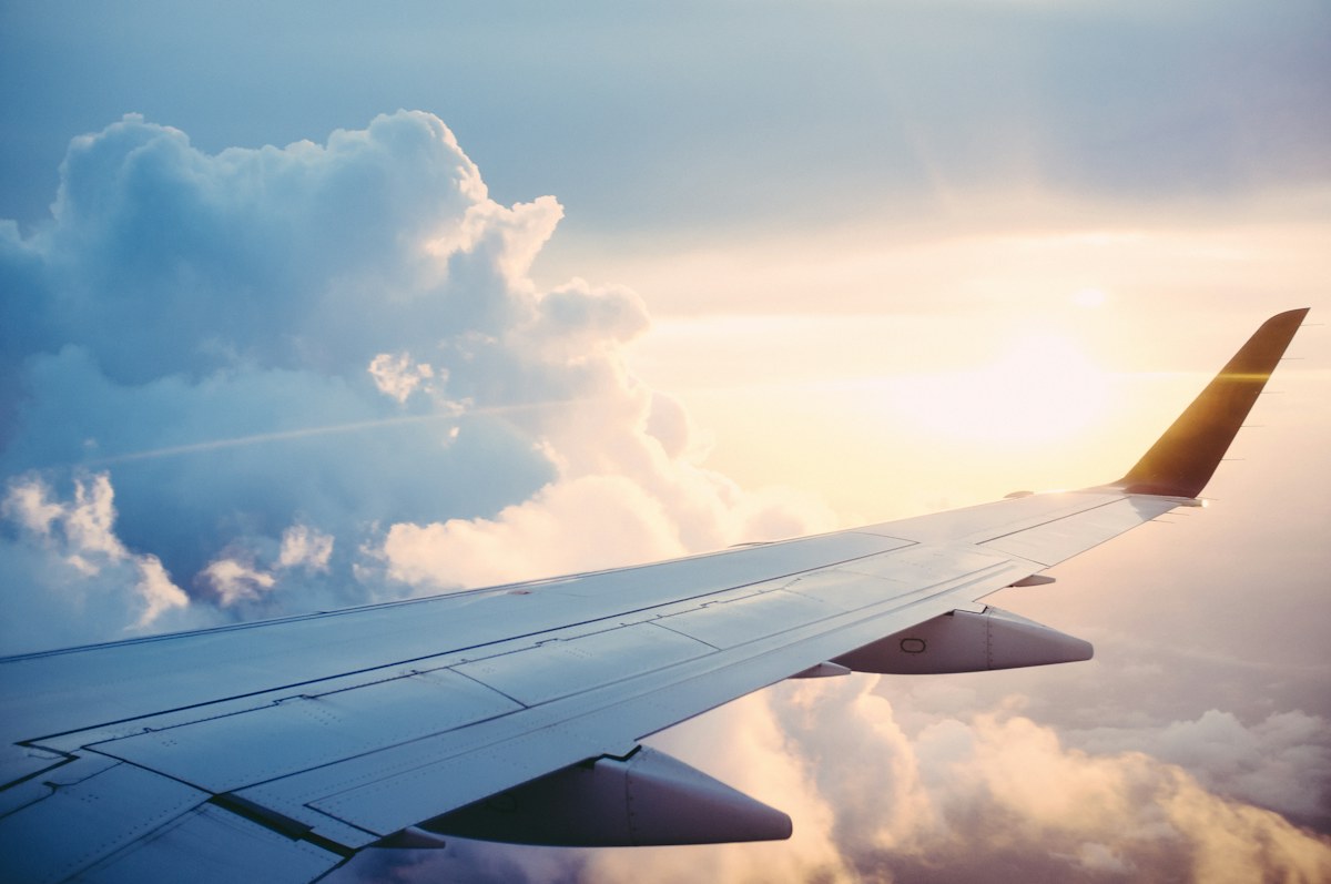 Viaje internacional, vista desde un avión